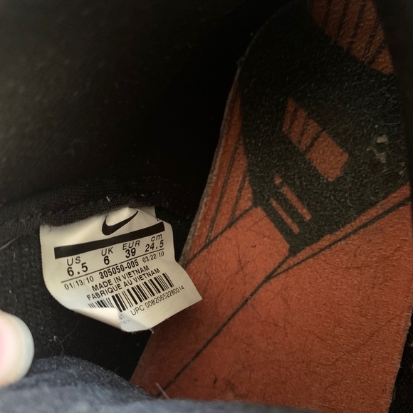 Nike SB Black and Orange - Picture 4 of 4